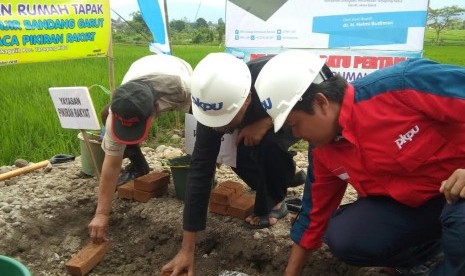 PKPU bersinergi dengan pemkab Garut membangun kembali rumah warga yang terdampak banjir.