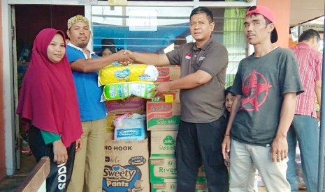 PKPU Human Initiative (HI)  mendistribusikan berbagai bantuan ke posko bencana tsunami Selat Sunda di RT 04/01 Desa Cugung, Kec. Rajabasa, Lampung Selatan. 