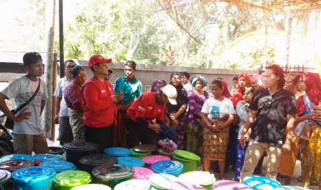 PKPU Human Initiative memberikan layanan kesehatan dan kebersihan kepada para korban gempa Lombok.