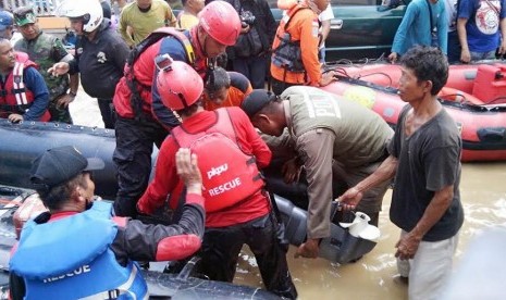 PKPU membantu korban banjir di Bekasi.