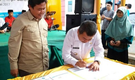 PKPU memberikan bantuan eks korban banjir Garut.