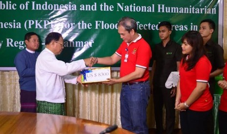 PKPU memberikan bantuan untuk korban banjir Myanmar.