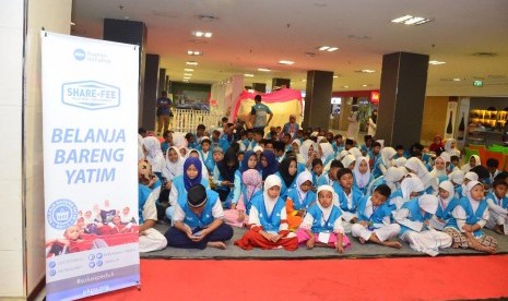 PKPU mengajak 200 anak yatim berbelanja kebutuhan ramadhan.