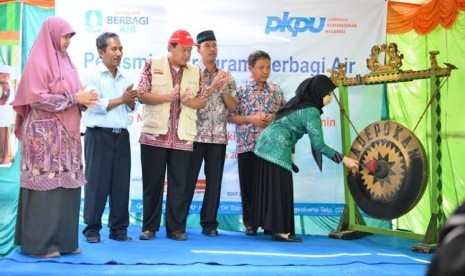 PKPU meresmikan saluran air