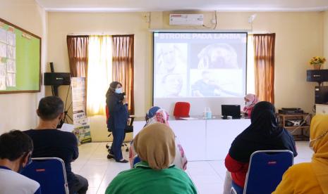 PKRS Azra berkerjasama dengan Program Pengelolaan Penyakit Kronis (Prolanis) regional Puskesmas Tegal Gundil rutin 1 bulan satu kali memberikan edukasi kesehatan kepada peserta Prolanis. Hal ini merupakan bentuk kepedulian RS AZRA terhadap warga sekitar. 