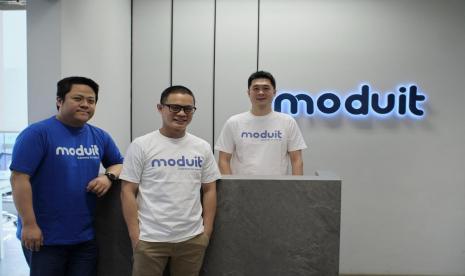 Platform Moduit menyediakan produk Reksa Dana dan Obligasi, serta memiliki fitur Moduit Navigator yang dapat membantu investor mendapatkan rekomendasi asset alokasi berdasarkan tujuan dan profil resiko.