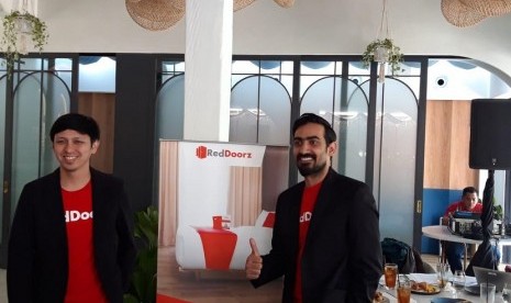 Platform pemesanan dan manajemen hotel, RedDoorz menyelenggarkan konferensi pers terkait perkembangan dan perencanaan bisnis di Restoran Txoko, Jakarta, Selasa (22/10).