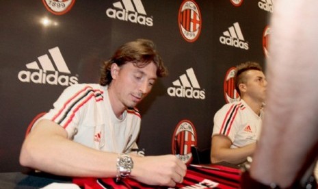 Playmaker AC Milan, Riccardo Montolivo mengaku senang dengan kedatangan Giampaolo Pazzini ke San Siro.