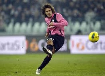 Playmaker Juventus Andrea Pirlo sukses mengantarkan Juve ke final Coppa Italia usai menyingkirkan mantan timnya, AC Milan di babak semi final.