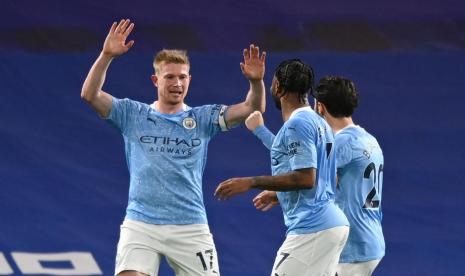 Playmaker Manchester City Kevin De Bruyne (kiri) merayakan golnya ke gawang Chelsea. 