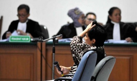 Pledoi Elizabeth Liman. Terdakwa Kasus dugaan suap penambahan kuota impor daging sapi, Direktur Utama PT Indoguna Utama Maria Elizabeth Liman membacakan pledoi di Pengadilan Tipikor, Jakarta, Selasa (29/4).