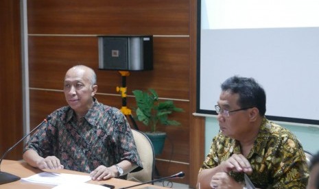 Plh. Direktur Politeknik Kesos, DR Marjuki (kiri) menyammpaikan sambutan saat sosialisasi Poltek Kesos.