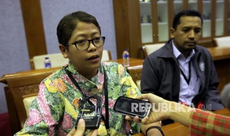 Plh Kabiro Humas KPK, Yuyuk Andriati memberikan keterangan pers 