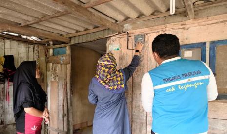 PLN berhasil menghadirkan listrik bagi masyarakat di 2 (dua) Dusun yang berada di Kaki Bukit Barisan. Kedua dusun tersebut adalah Negeri Gugung dan Negeri Suah, Kecamatan Sibolangit, Kabupaten Deli Serdang, Sumatera Utara.