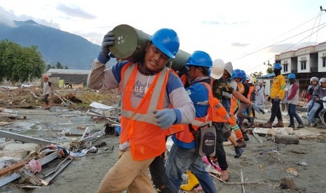 PLN Segera Normalisasi Jaringan Listrik di Donggala. PLN berupaya memulihkan jaringan listrik di Palu.