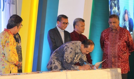 PLN menandatangani perjanjian transaksi listrik dengan 13 investor yang berinvestasi di Sulawesi, salah satunya, PT Ceria Nugraha Indotama (Cerindo).