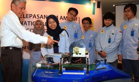 PLN mendukung tim dari UI berangkat ikuti kompetisi robot kapal di AS.