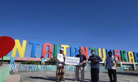 PLN menyalurkan CSR melalui BMH untuk mengembangkan Program Desa Wisata di Pantai Tanjung Karang, Mataram.