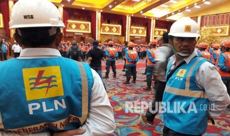 PLN Sumbar gelar apel kesiapan pasokan selama Ramadan dan Lebaran 1439 H, Selasa (15/5). Perusahaan listrik pelat merah ini memastikan siap mengampu beban puncak 530 MW di Bulan Puasa. 