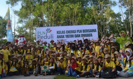  PLN Wilayah Kaltimra berkolaborasi dengan KBM dan PKPU Balikpapan mengajak 130 Anak Yatim Dhuafa mengikuti Kelas Energi dan Nonton Bareng, Ahad (18/9).