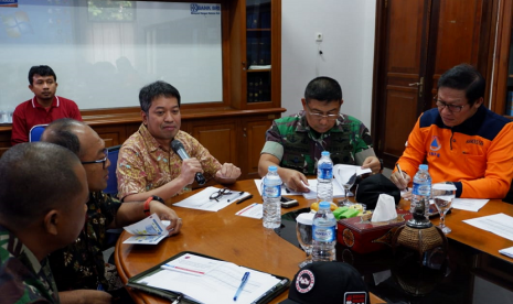 Plt Deputi Bidang Koordinasi Dampak Bencana dan Kerawanan Sosial Kementerian Koordinator Bidang Pembangunan Manusia dan Kebudayaan (Kemenko PMK), Sonny Harry Harmadi, kumpulkan para fasilitator se-Lombok. 