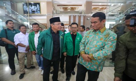 Plt Ketua Umum Partai Persatuan Pembangunan (PPP) Muhamad Mardiono menggelar pertemuan dengan mantan Menteri Pertanian (Mentan) Andi Amran Sulaiman, di Makassar, Sulawesi Selatan.