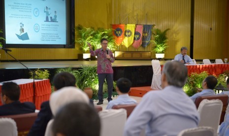 Plt Sekretaris Dirjen Dikti Kementerian Pendidikan dan Kebudayaan, Aris Junaidi, dalam Studium Generale di Auditorium Universitas Negeri Yogyakarta (UNY).