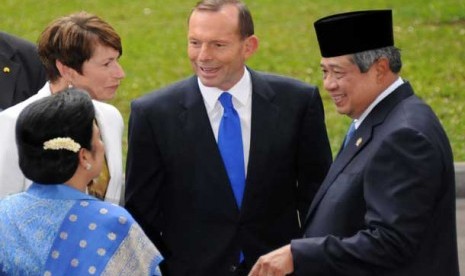 PM Australia yang baru saja dilantik, Tony Abbott dan istrinya Margaret Aitken di Istana Merdeka, Jakarta, Senin (30/9).