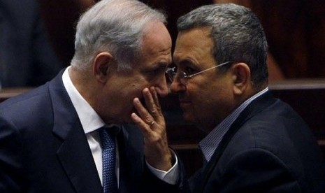 PM Israel, Benyamin Netanyahu (kiri) dan Menteri Pertahanan Israel, Ehud Barak (kanan)