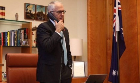  PM Malcolm Turnbull mengadakan pembicaraan selama 15 menit dengan Donald Trump. 