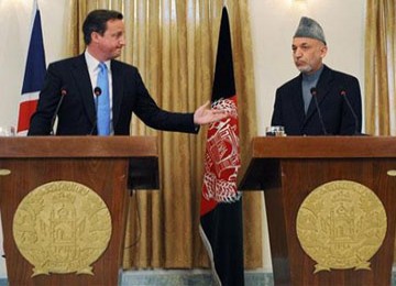 PM Inggris David Cameron melakukan kunjungan pertama ke Afghanistan dan melakukan pembicaraan dengan Presiden Hamid Karzai, 10 Juni 2010.