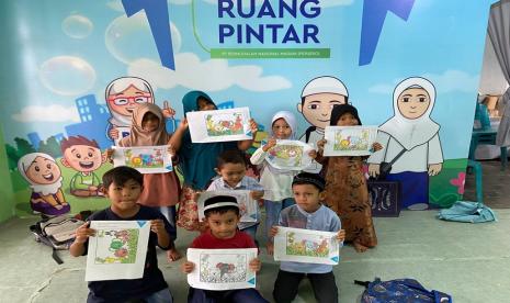  PNM menuangkan kepedulian dengan menghadirkan Ruang Pintar di berbagai pelosok daerah Indonesia. Bekerja sama dengan salah satu Non-profit Organization (NPO), SOS Childern’s Villages Indonesia, kini sudah ada 135 Ruang Pintar yang telah diresmikan dan beroperasi dengan baik.