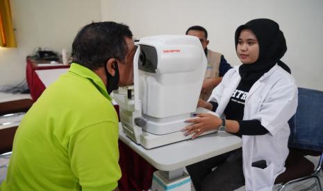 Polda DIY membagikan sebanyak 1.000 pasang kacamata gratis untuk masyarakat.