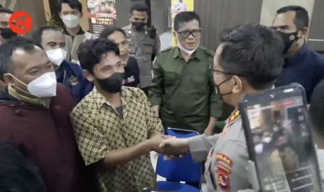 Polda Nusa Tenggara Barat membebaskan tersangka pembunuhan begal, Amaq Sinta setelah kasusnya di-SP3.