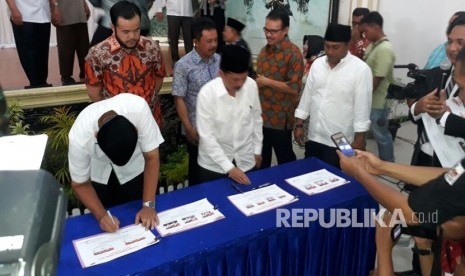 Polda Sumbar menggandeng seluruh perwakilan tokoh agama dan adat di Sumatra Barat untuk mengawal proses pilkada 2018. Seluruh paslon juga menyepakati ikrar 'Basamo Mambangun  Nagari melalui Pilkada Badunsanak'.