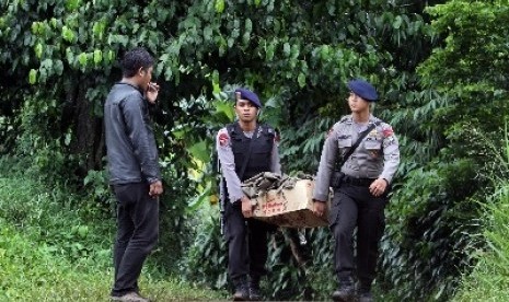 Police including anti-terrorism squad investigate the crime scene where allegedly terrorists live in Tangerang, Province of Banten, on Wednesday, Jan. 31. 