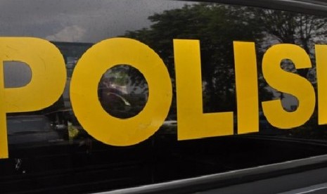 polisi. Seorang ibu berinsial R (35 tahun) di Cengkareng, Jakarta Barat melaporkan tetangganya bernama Wawan (41) karena diduga membawa kabur anak gadisnya F (14) kurang lebih satu bulan lamanya.