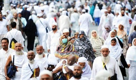 Polisi Arab Saudi melakukan pemeriksaan sidik jari untuk mencari jamaah haji tanpa izin resmi