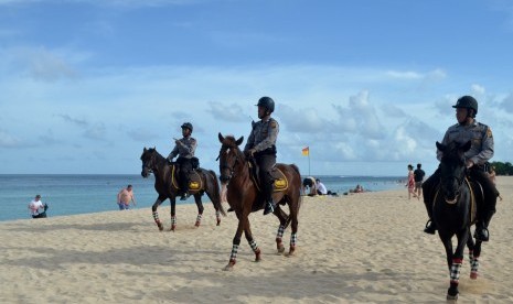 Police secured the beach area around the St Regis Hotel, Nusa Dua, Bali, where King Salman bin Abdulaziz al-Saud stayed during his holiday.