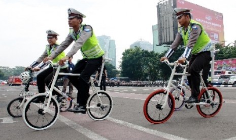 Polisi dan TNI mengikuti apel Operasi Ketupat 2014 di Polda Metro Jaya, Jakarta.