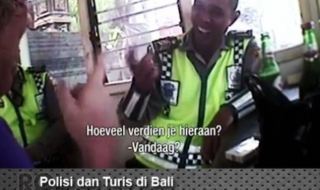 Polisi dan Turis di Bali