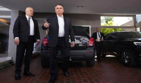 Polisi Federal Brasil menggeledah rumah mantan presiden Jair Bolsonaro dan menyita ponselnya pada Rabu (3/5/2023). 