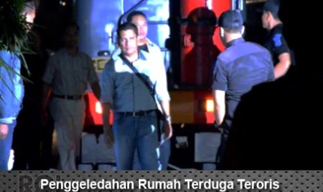 Polisi Geledah Rumah Terduga Teroris di Bandung