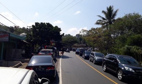 Polisi melakukan buka-tutup jalur di Limbangan. Arus kendaraan arah Bandung dari Tasikmalaya ditutup di titik Limbangan sehingga arus kendaraan sebaliknya menuju Tasik lancar untuk sementara. 