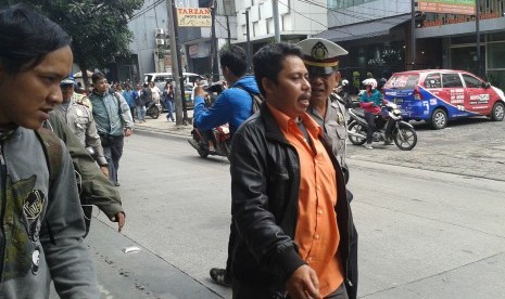 Polisi melakukan olah TKP kecelakaan maut di Jalan Arteri Pondok Indah, Rabu (21/1) 