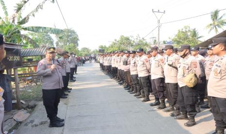 Polisi melakukan pengamanan dalam aksi unjuk rasa ke Ma