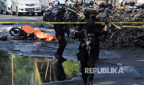 Bomb explosion hits parking area of Pantekosta church, Surabaya, East Java, Sunday (May 13).