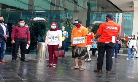 Jerat Pasal Berlapis untuk Pelaku Pelecehan di Bandara. Polisi menggelar rekonstruksi kasus pelecehan seksual di Bandara Soekarno Hatta, Rabu (30/9).