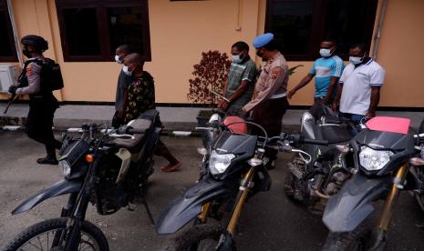 Polisi menggelar pers rilis kasus pencurian sepeda motor (ilustrasi).