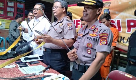  Polisi merilis dua pelaku penganiayaan yang terjadi di Jalan Urip Sumoharjo, Yogyakarta di Polsek Gondokusuman.